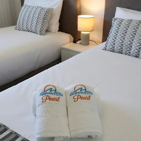 Pearl - In A Luxury Nazaré